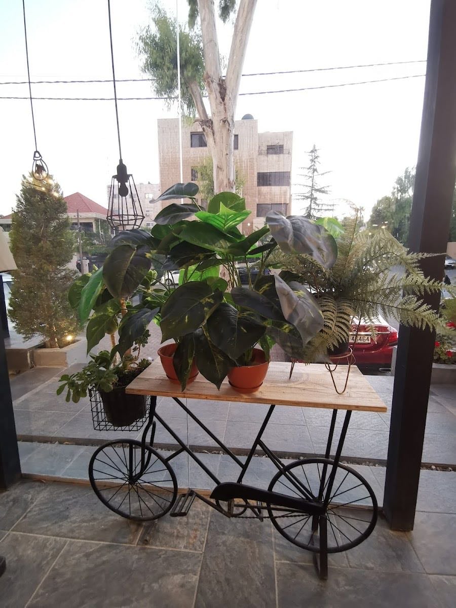 ALMOND COFFEE HOUSE - Rabieh