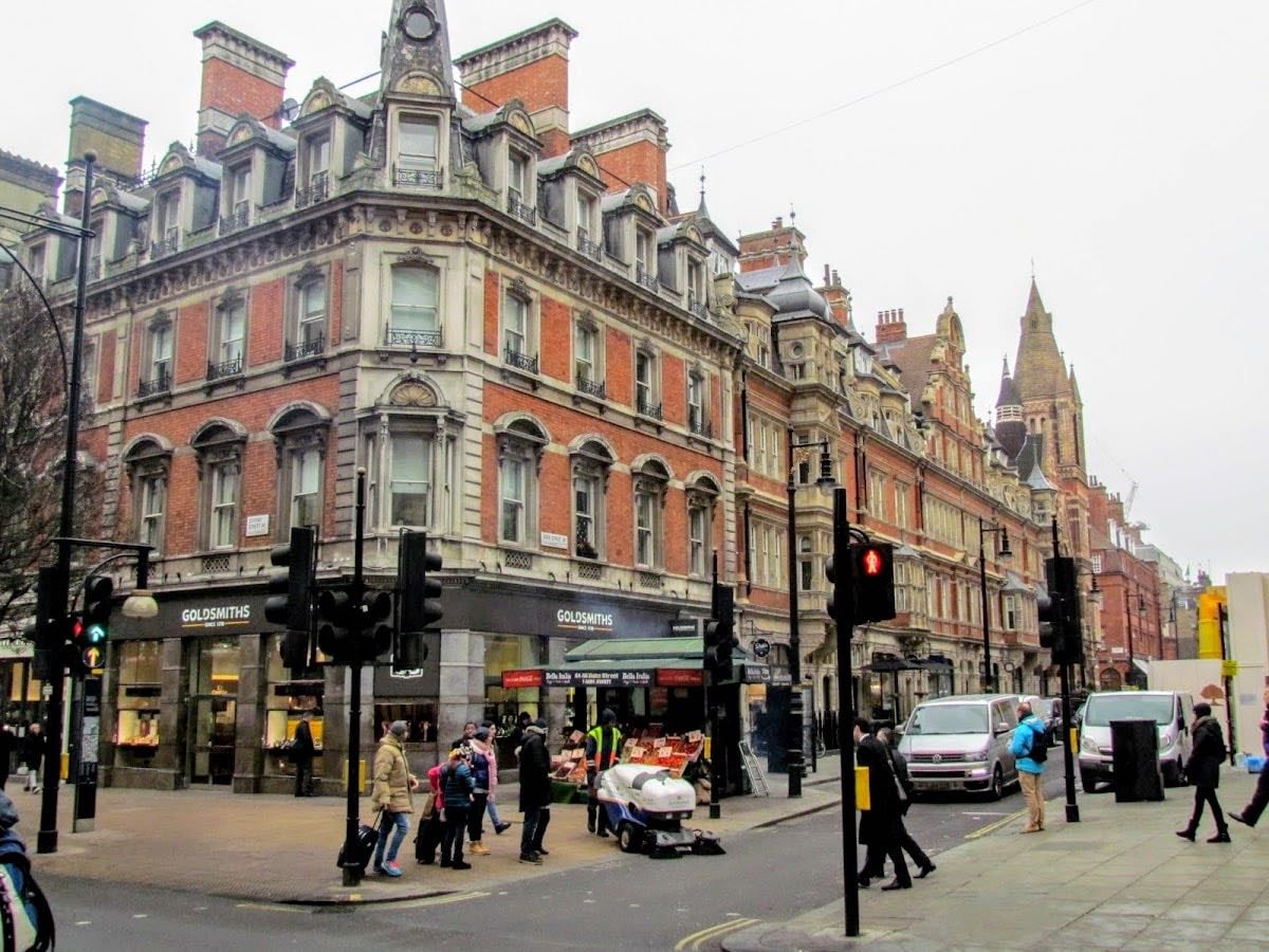 Mayfair - el barrio pijo - celebs live here! also bc it's a 5sos reference