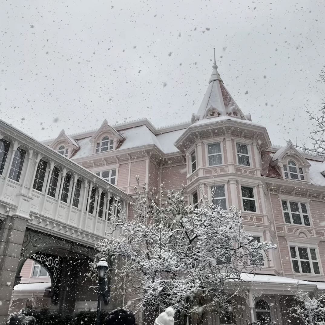 visit disneyland when it's snowing