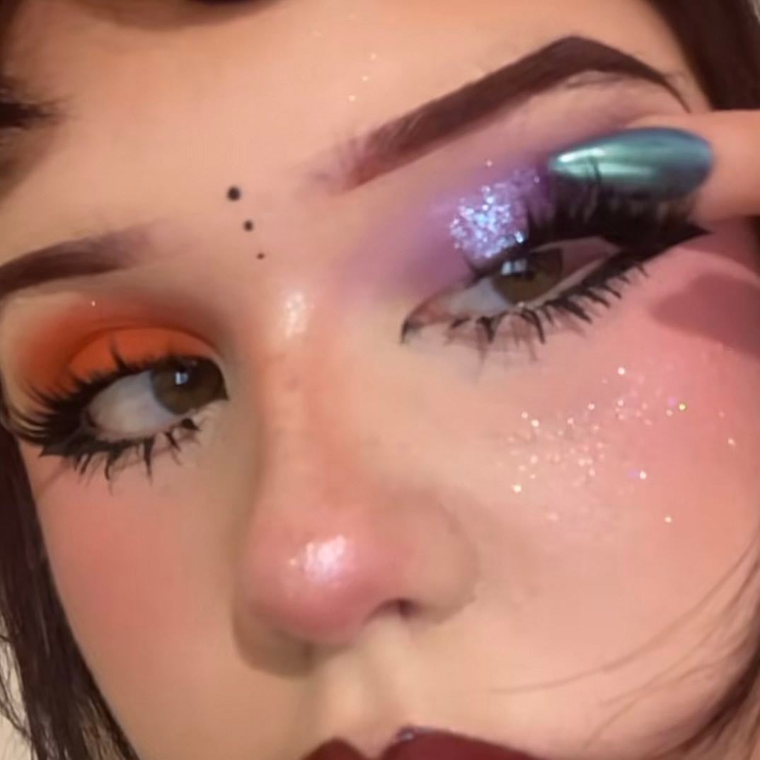glitter on apple cheeks