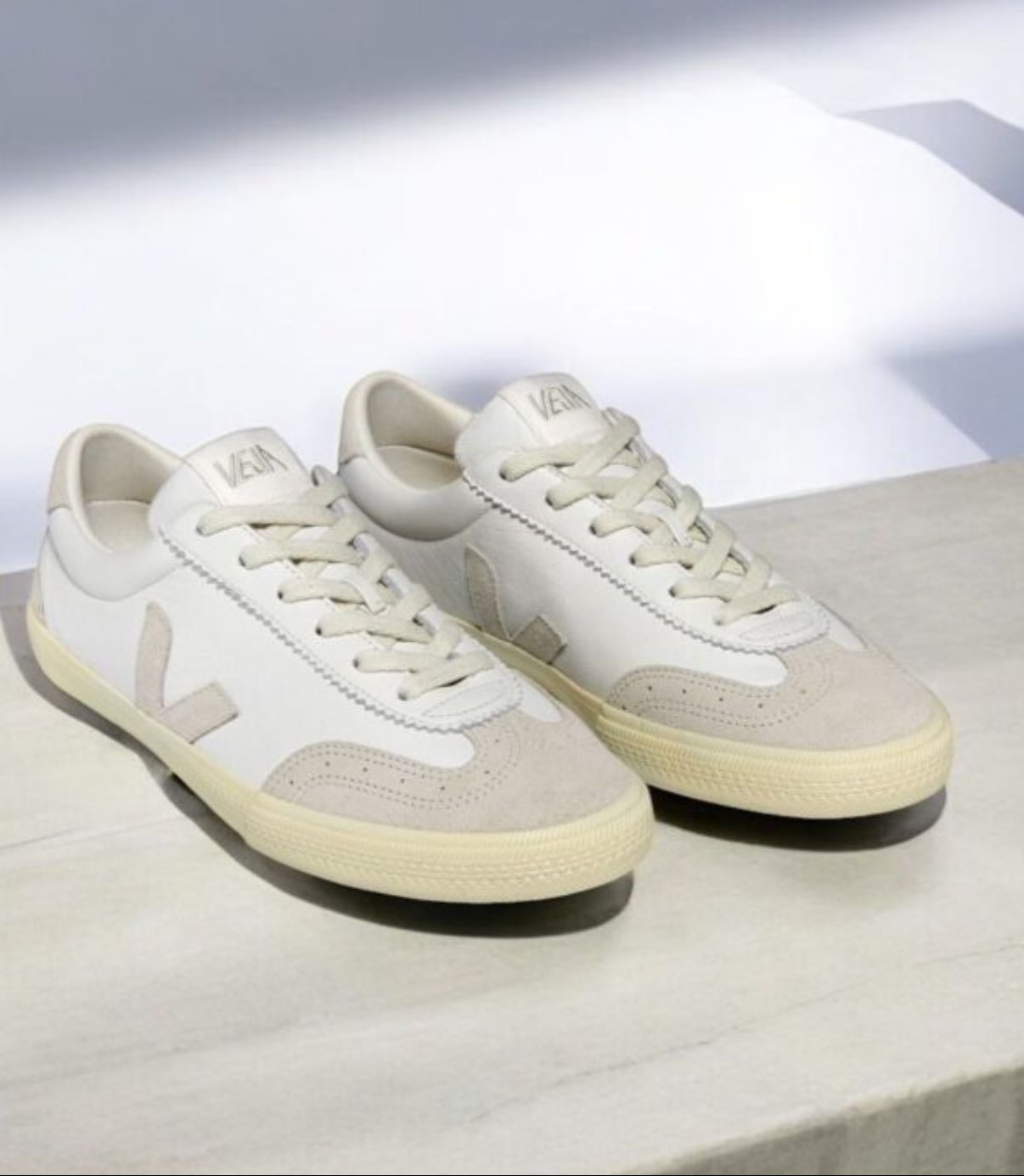 Veja VOLLEY LEATHER WHITE NATURAL - O in versione Campo più platform