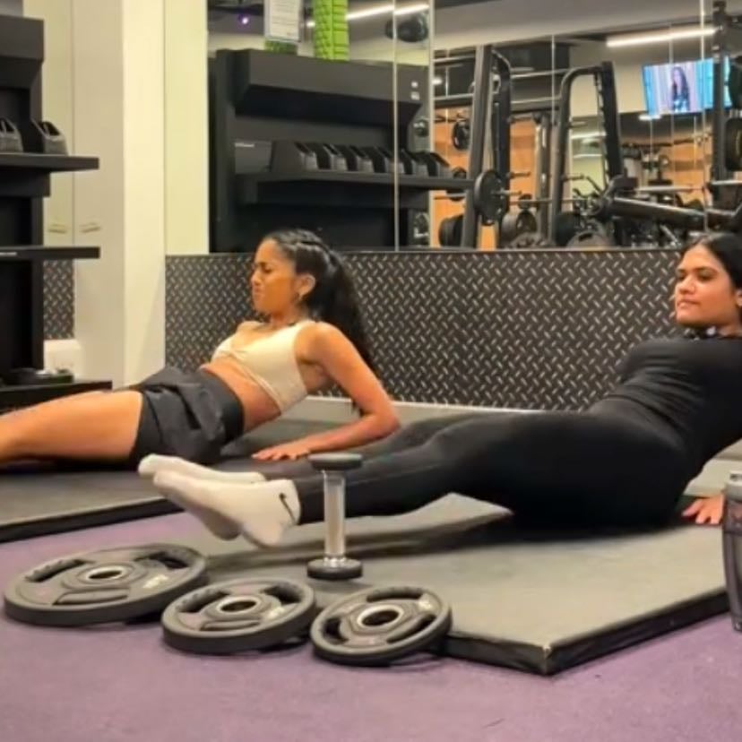 Side to side leg raises