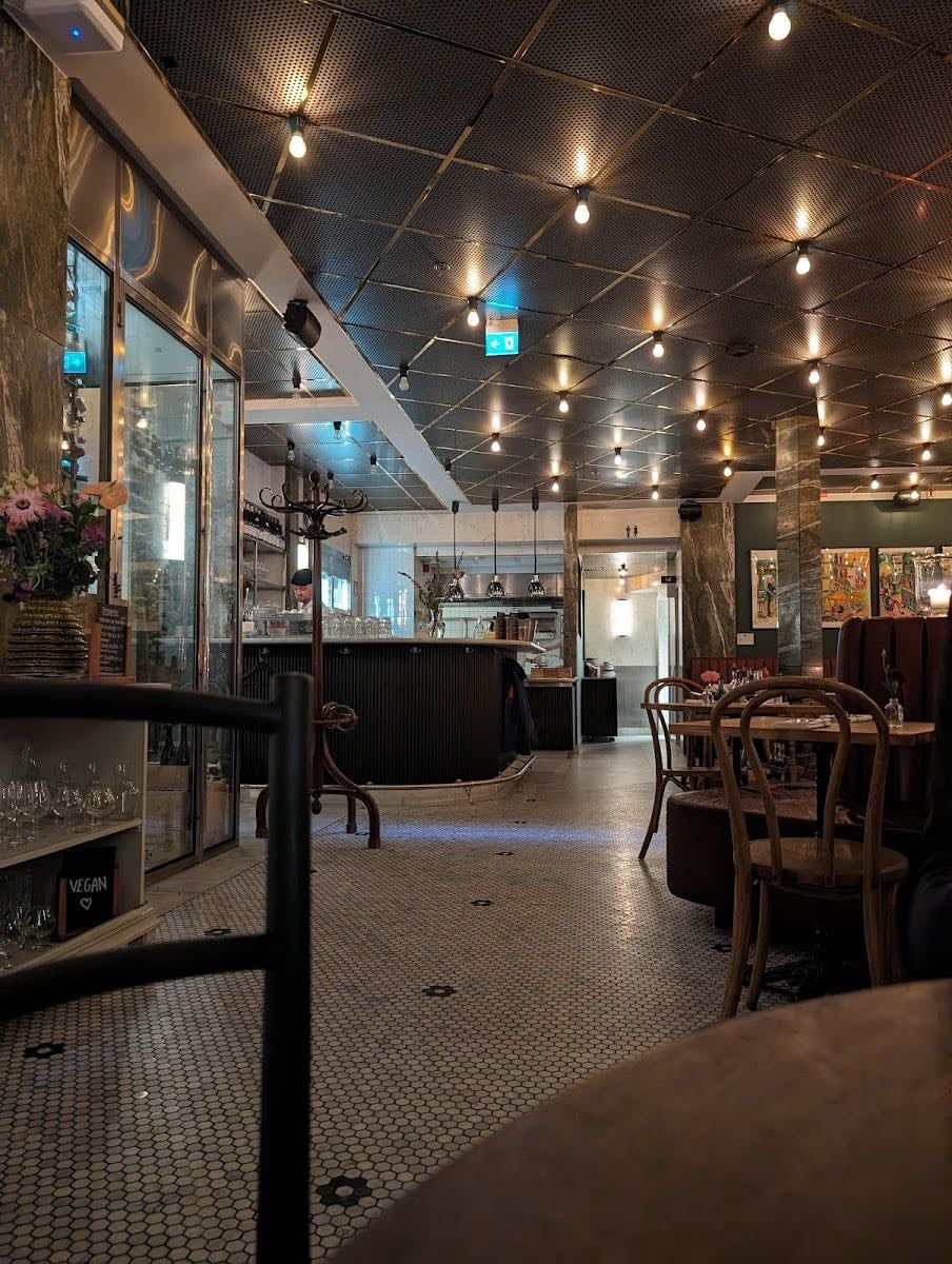 The Sparrow Vinbar