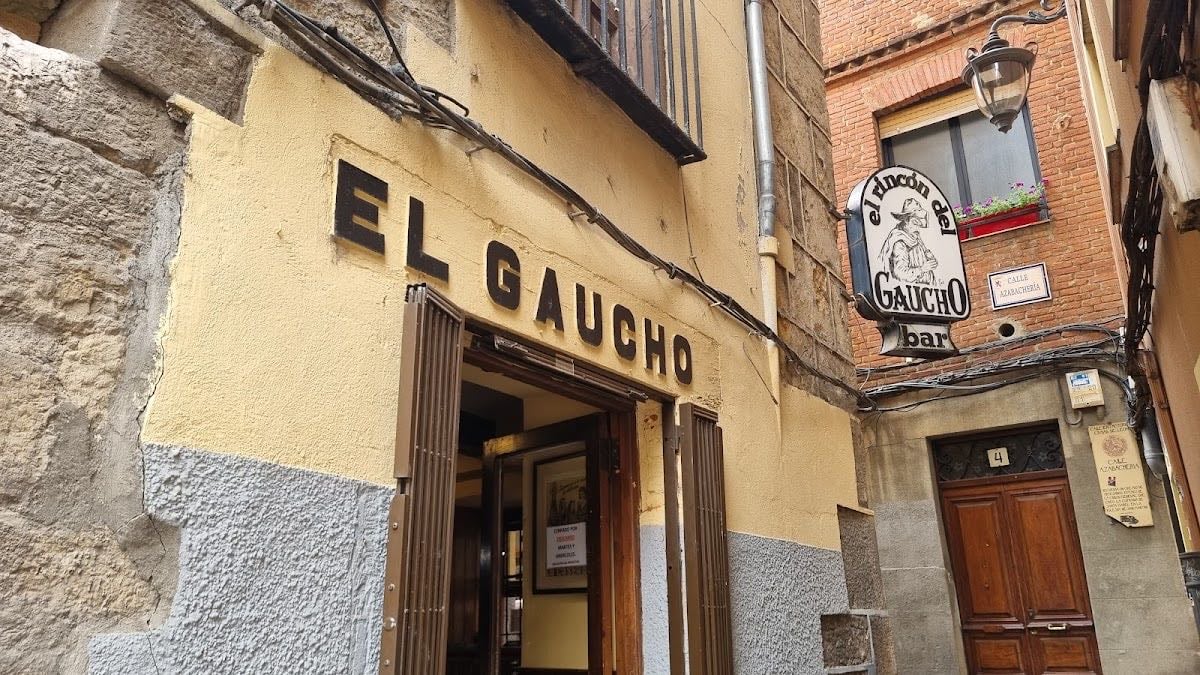 Bar Rincón el Gaucho - Patatas con morcilla, con picadillo, sopas de ajo, gaviota…