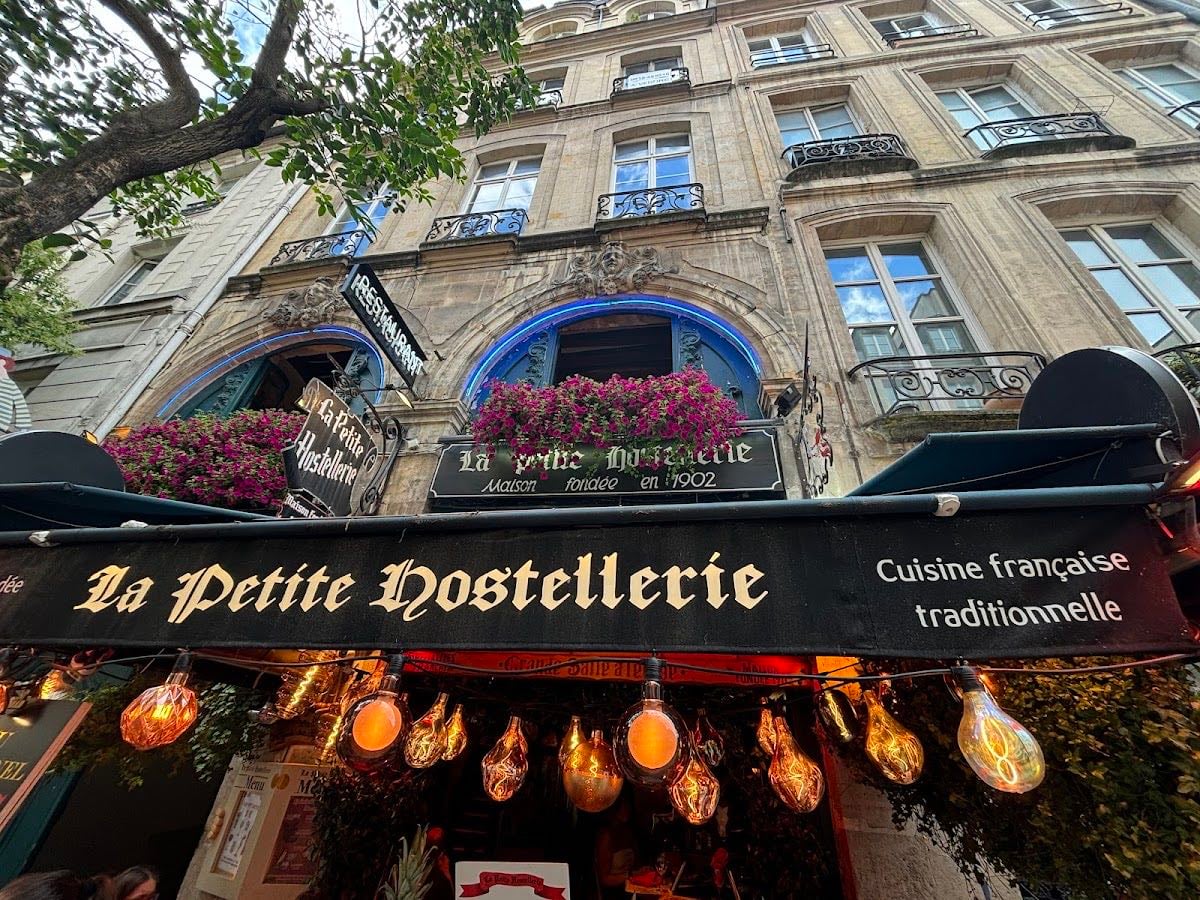 La Petite Hostellerie - (€) El menú es asequible y la comida es relativamente típica