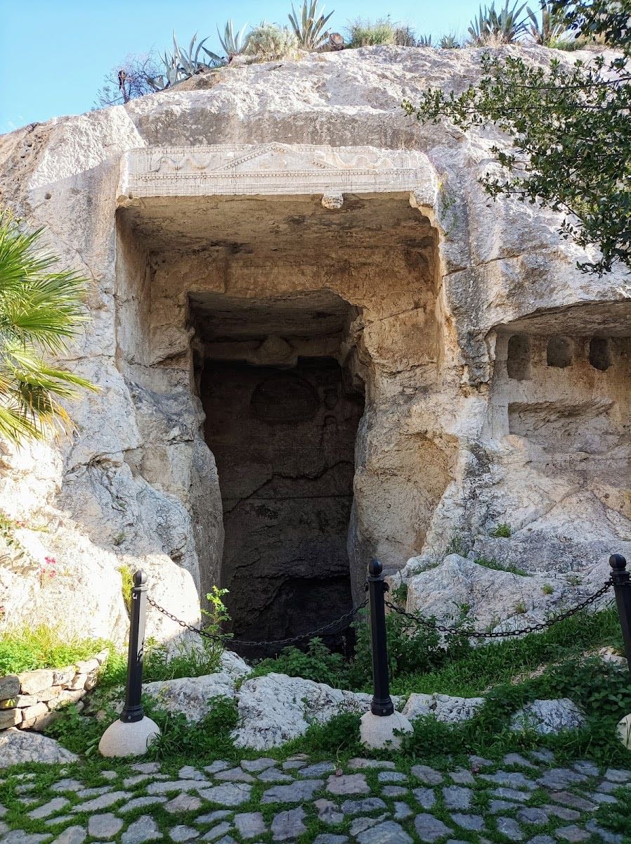 Grotta della Vipera