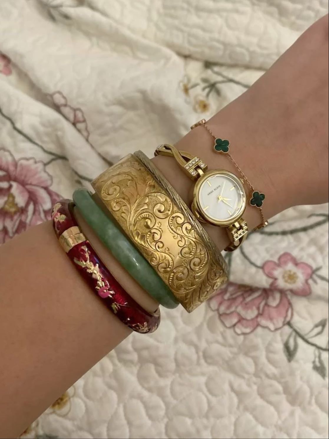 Brazalete de jade o dorados - muy bellos para el verano