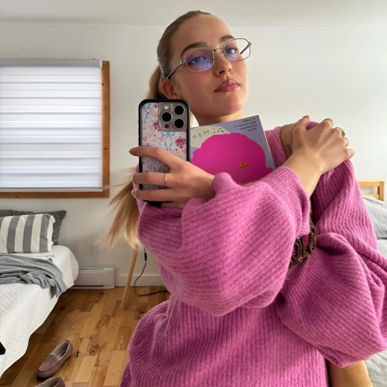 Eva Meloche - Amo sus blogs, la paleta de colores que usa y su selecci贸n de m煤sica