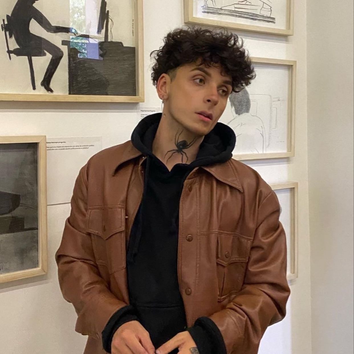 Kam Jurado - Hace videos muy entretenidos sobre problem谩ticas y chismes de la cultura pop