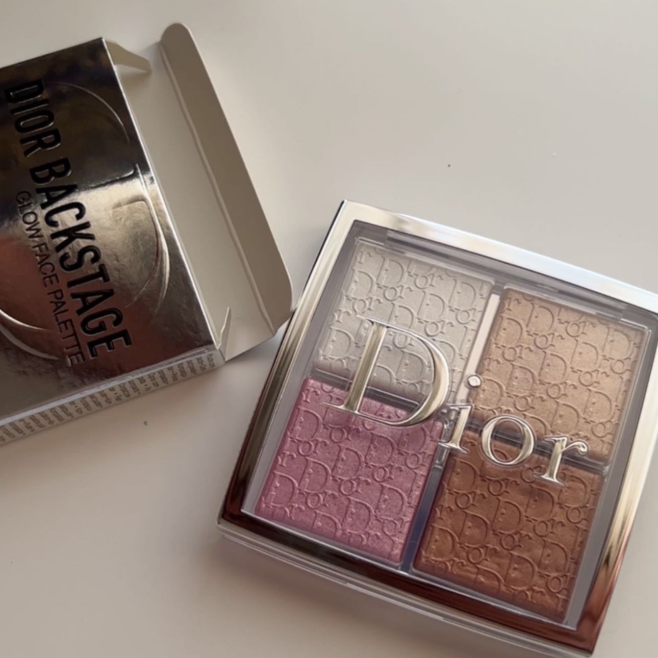 dior hightlighter - Es mi fav, te deja un brillo spr lindo.