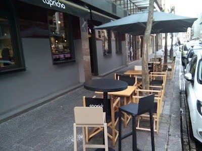 El Capricho de Henao - Raciones en barra y carta barato (ahumados, huevos rotos, tataki…)