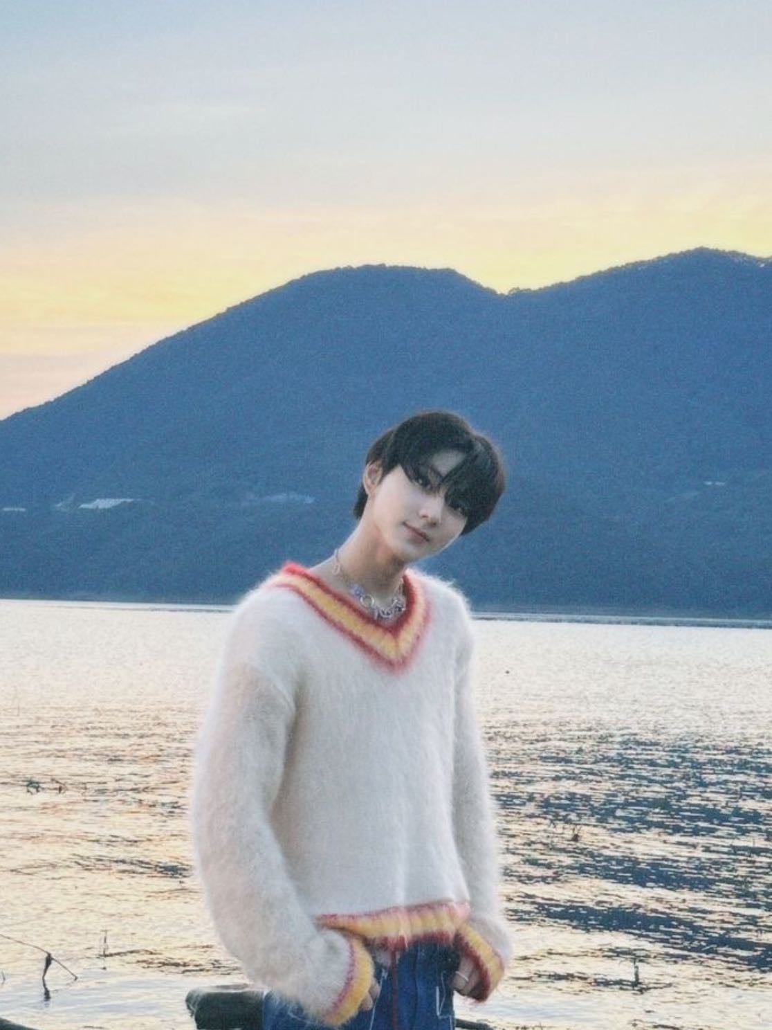 𝚍𝚊𝚗𝚌𝚎 - I love Jungwon for his unique way of dancing, so fluid, precise and elegant, I admire all the effort that he puts into making his presentations impeccable.
