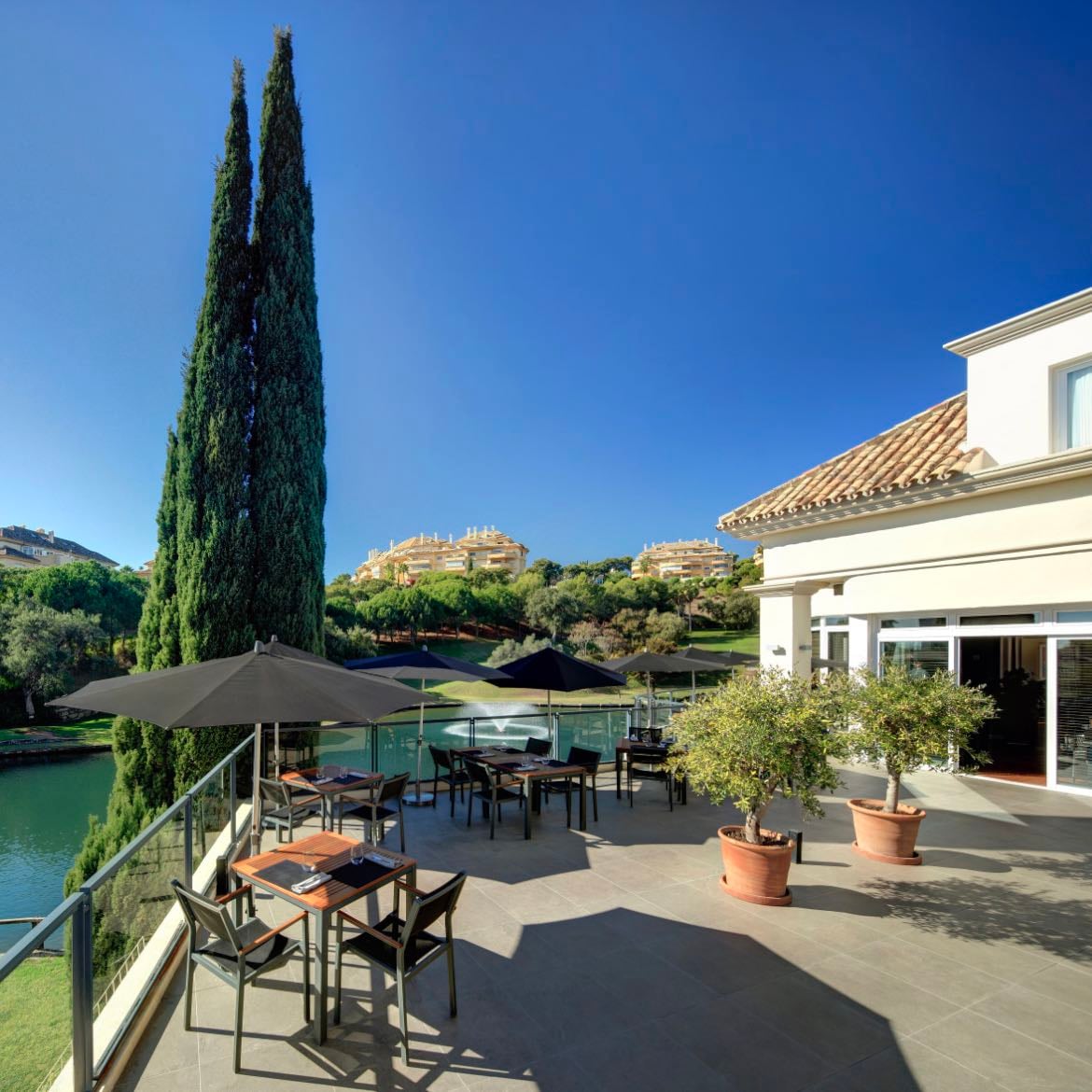 Midi by el lago marbella