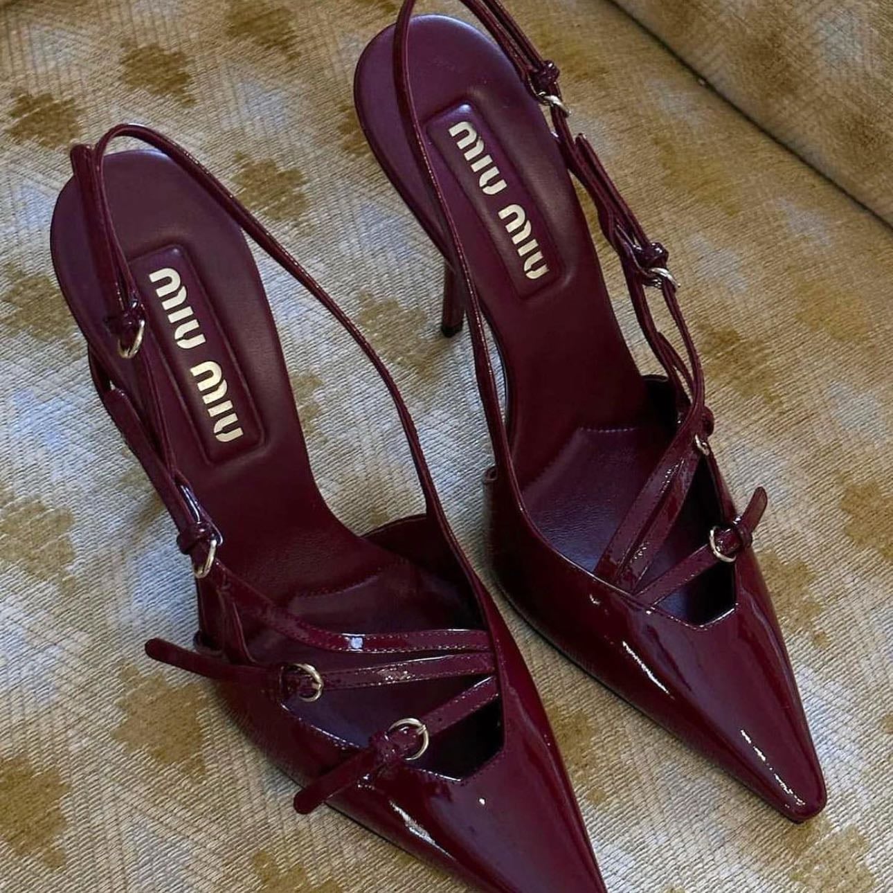 Slingbacks de charol con hebilla - miu miu