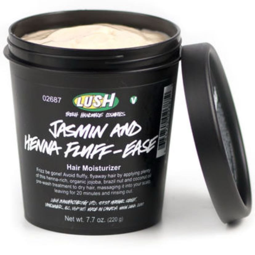Jasmine and henna Fluff-eaze - Es un tratamiento que me renueva el pelo. Es caro porque se absorbe ene y hay que echarse casi el bote completo, pero el olor en el pelo a jazmín lo vale 🙈
