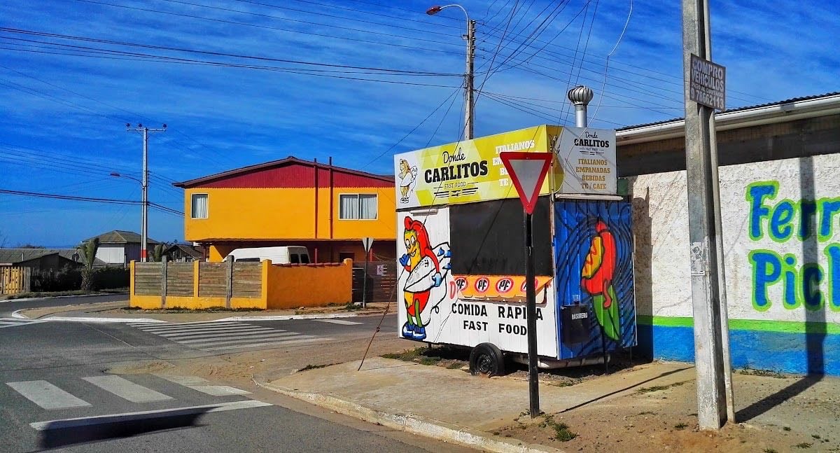 Donde Carlitos fast food - Ya, mi placer culpable de fast food!! Realmente son deli, no suelo comer en puestos de comida callejera pero este tiene 5 estrellas