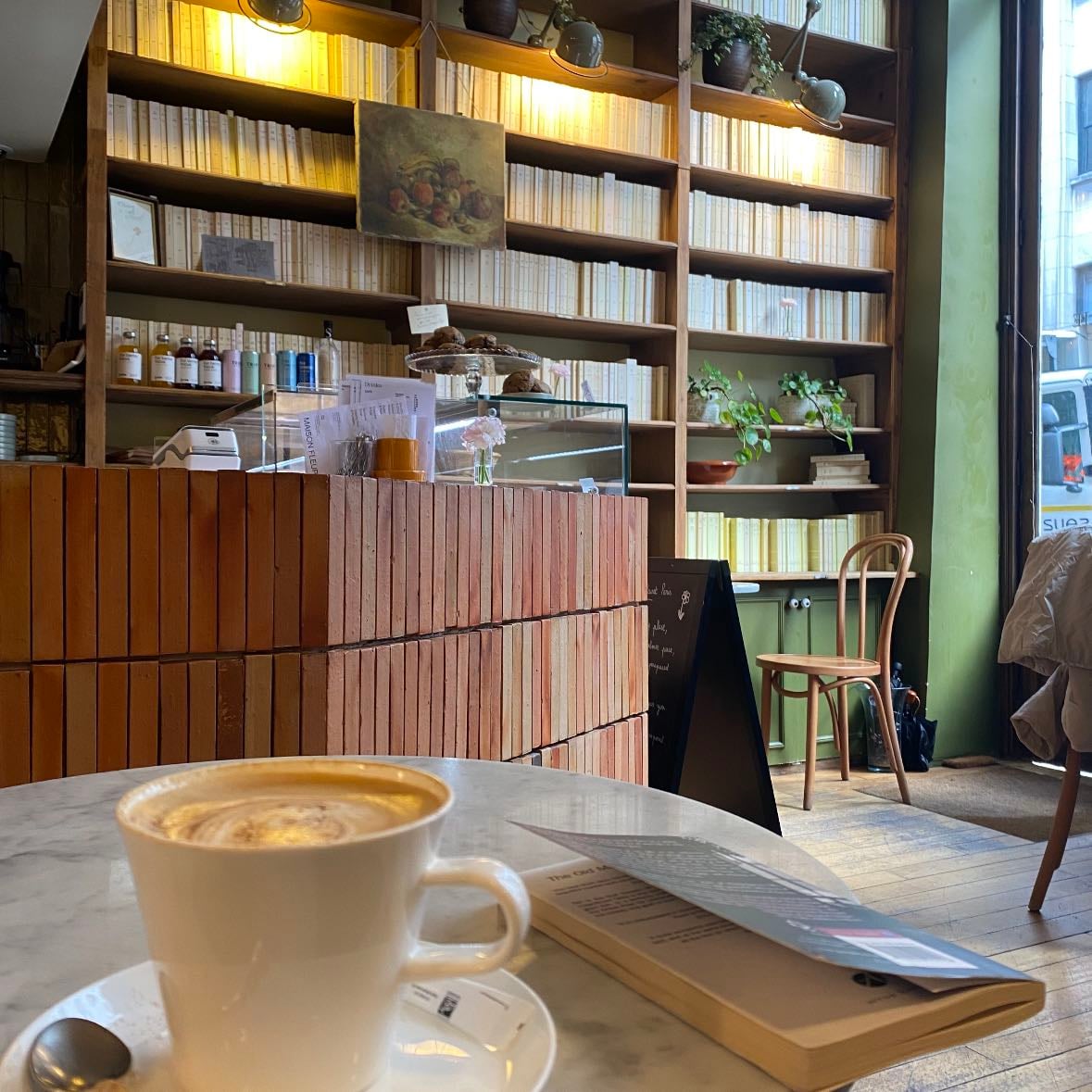 Maison Fleuret - Tiny coffee spot full of books