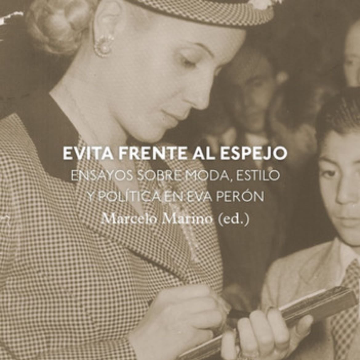 Evita Frente Al Espejo - Marcelo Marino · 2022