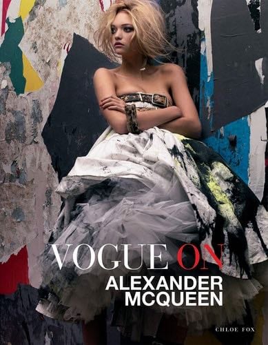 Vogue on: Alexander McQueen (Vogue on Designers) - Chloe Fox · 2012