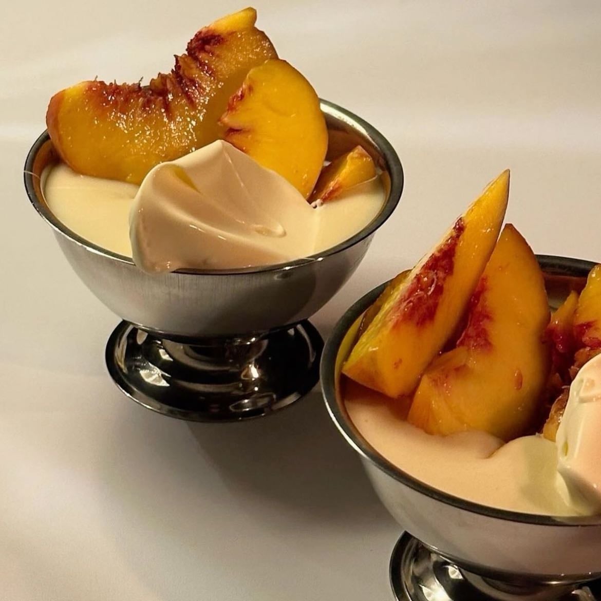 Durazno y helado - Con caramelo / azúcar quemada