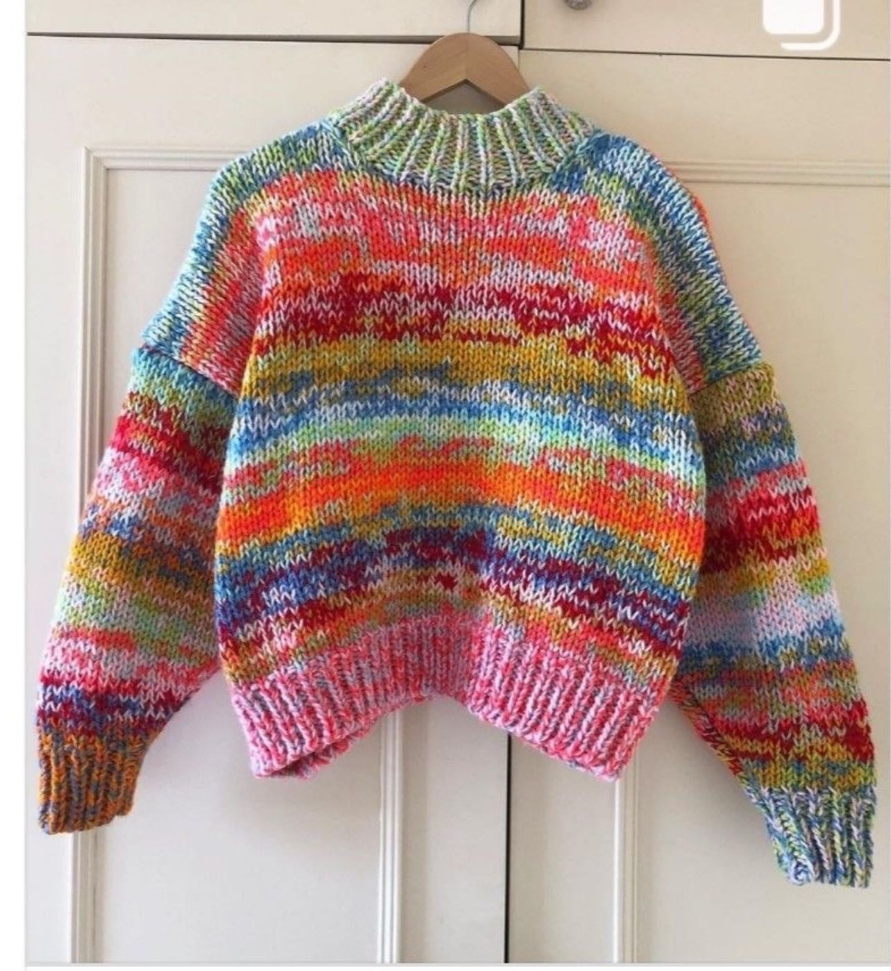 Jasper jumper - Este podría ser buena opción por si te quedan retazos de hilos, o simplemente también puede ser un tutorial con los colores que desees
Link abajo 👇