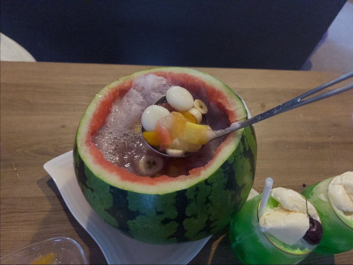 フルーツポンチ🍉 - スイカのフルーツポンチほんとに可愛いし美味しいしおすすめなの𐔌՞ ܸ. .ܸ՞𐦯
キャラクター白玉も可愛くておすすめだよ!!