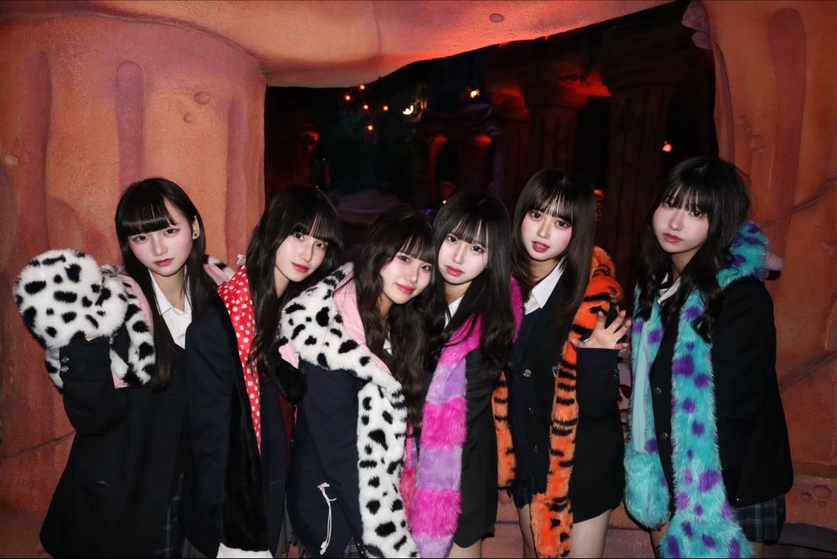 制服ディズニー🏰🎀 - 絶対制服が着れるjkのうちに制服ディズニー行った方がいい🥹❤️冬とかはマフラーキャップとかあったかいし可愛いからおすすめなの꒰ ྀི ∩⸝⸝∩ ꒱♥︎