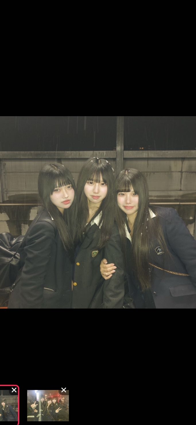 雪遊び❄️.*˚ - このときはみんなで帰ってて電車降りたら雪がめっちゃ降っててみんなでテンション超あがったときなんだよねᐡ т · т ᐡ雪で遊んだり雪降ってるところでTiktokとか写真撮ったら超可愛いദ്ദി>ᴗ<)🎀✧