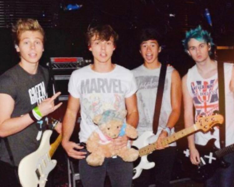 5sos ✌️