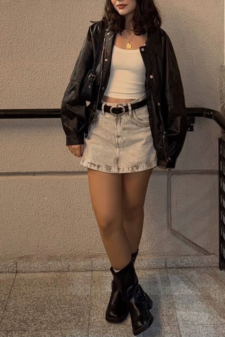 #2 - saia preta básica, jaqueta de couro e blusa branca ou top tomara que caia preta e coturno