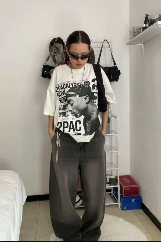 #1 - calça preta básica, blusa larga e penteado coroa de trança ou tranca boxeadora