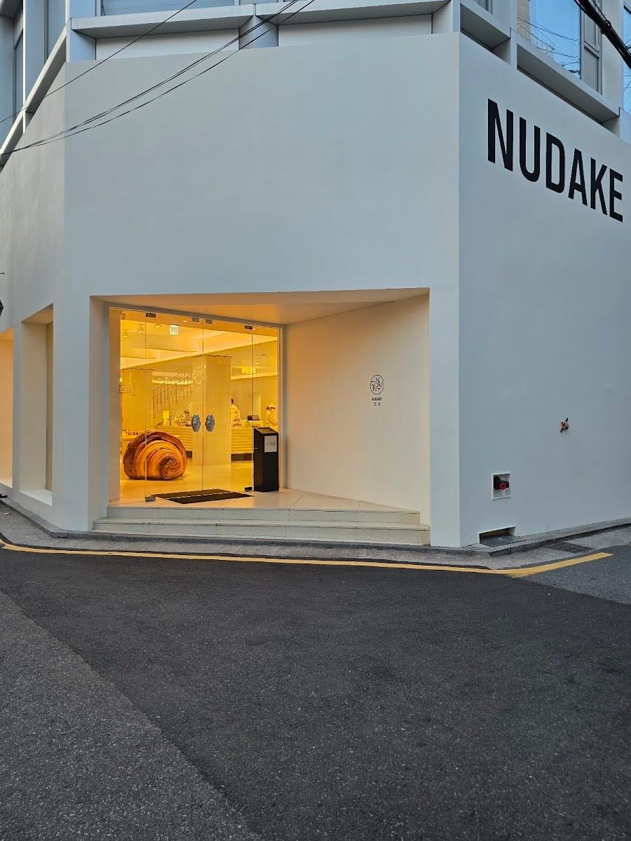 Nudake