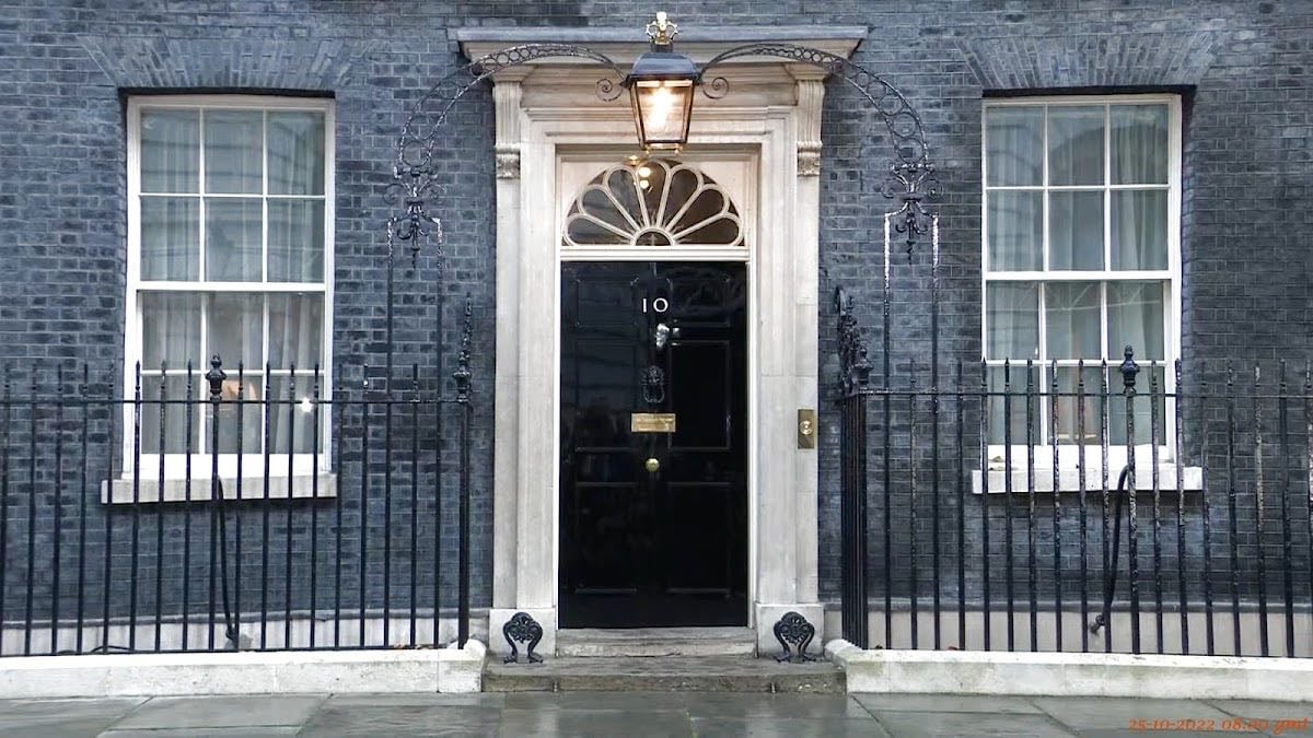 10 Downing Street - OWOA Mv - near big ben