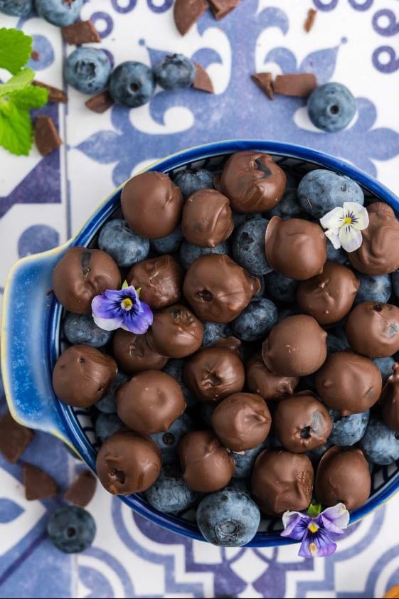 blueberries dipped in dark chocolate