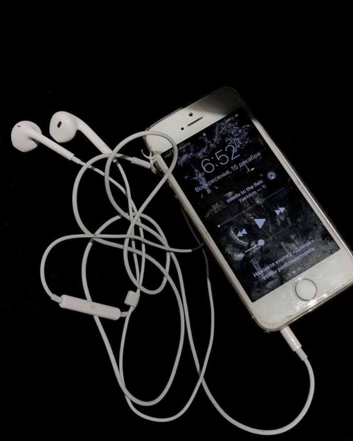 listening to your favorite song ~