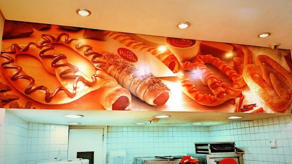 Mr. Pretzels Café