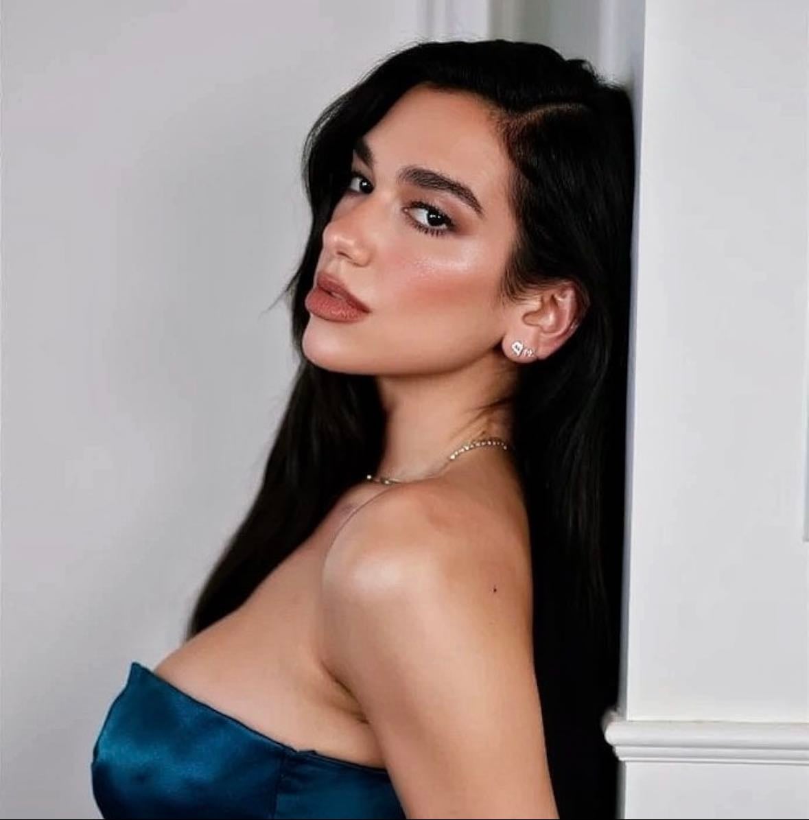 Dua Lipa - Artist