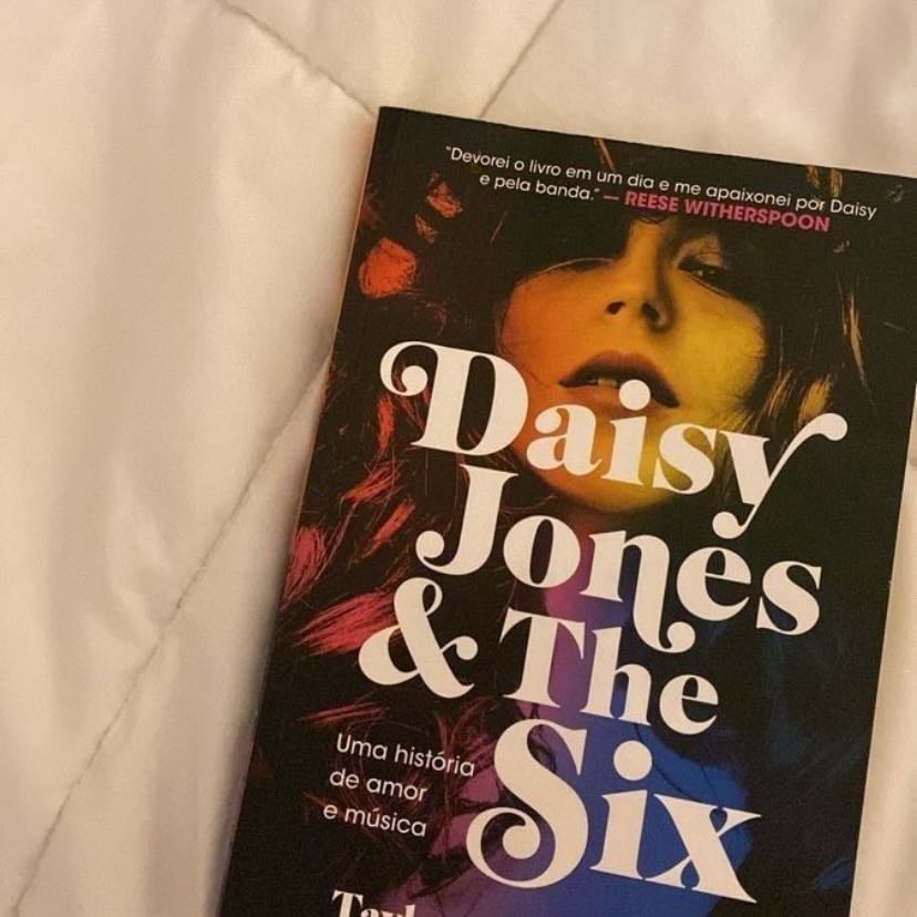 Todos aman a Daisy Jones - Taylor Jenkins Reid · 2020