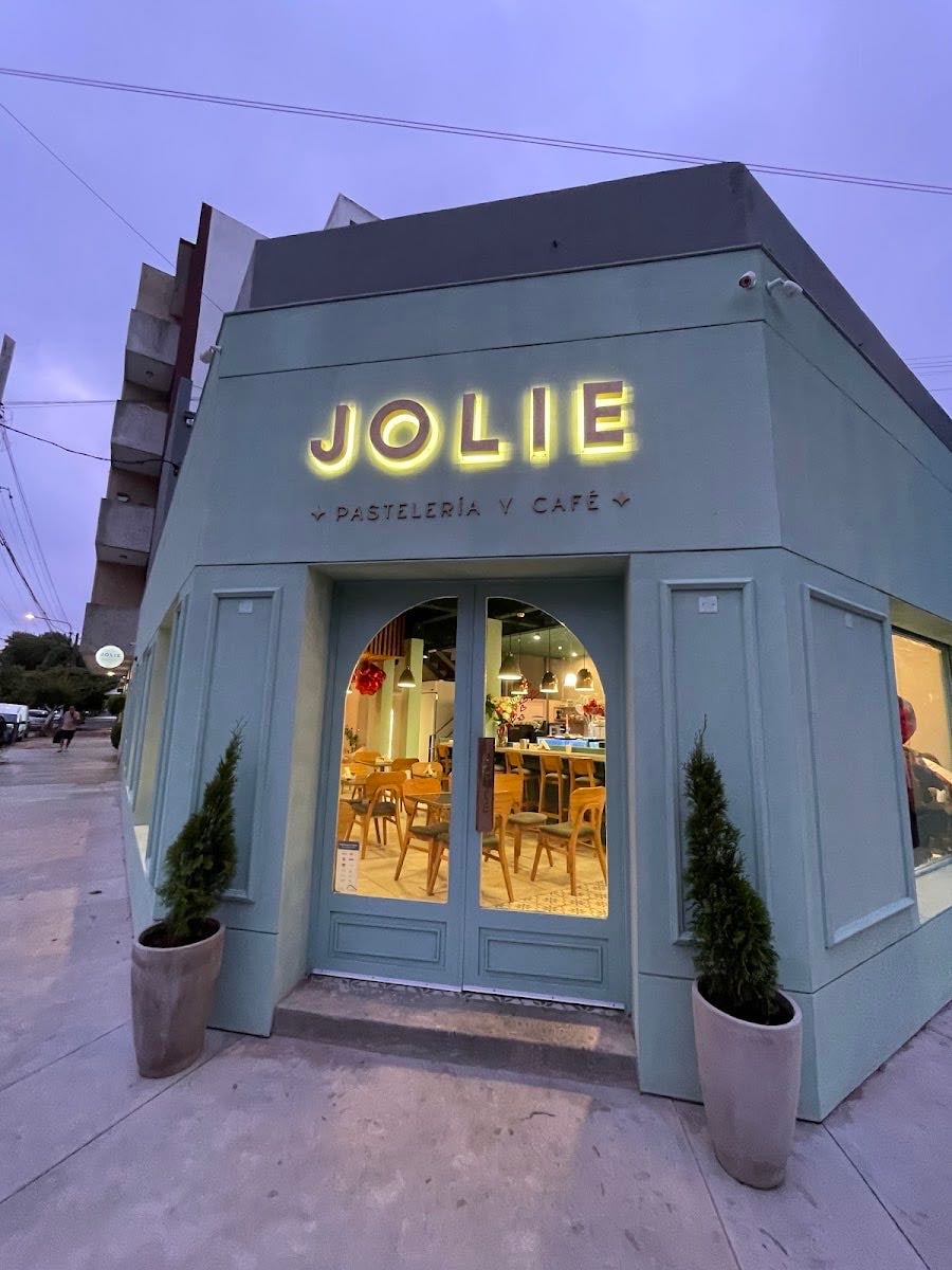 Jolie