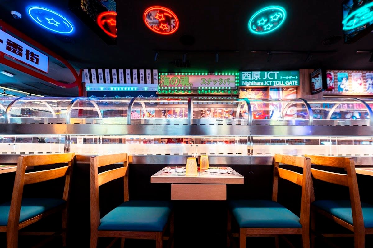 Amazing Mota Buffet - Buffet libre de comida asiática. Tiene una cinta y vas cogiendo los platos