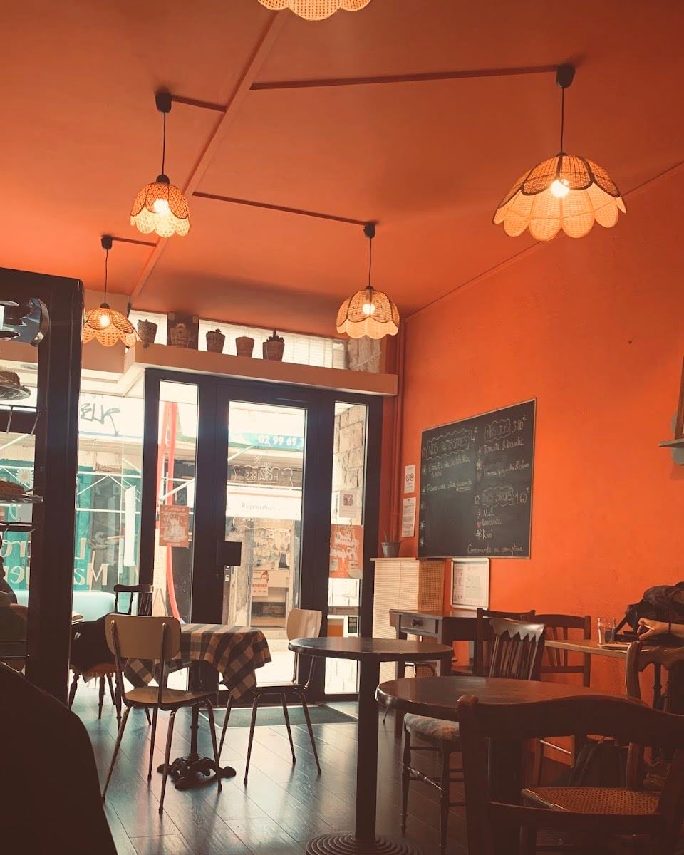 Les Trois Marguerites Café Boutique Restaurant