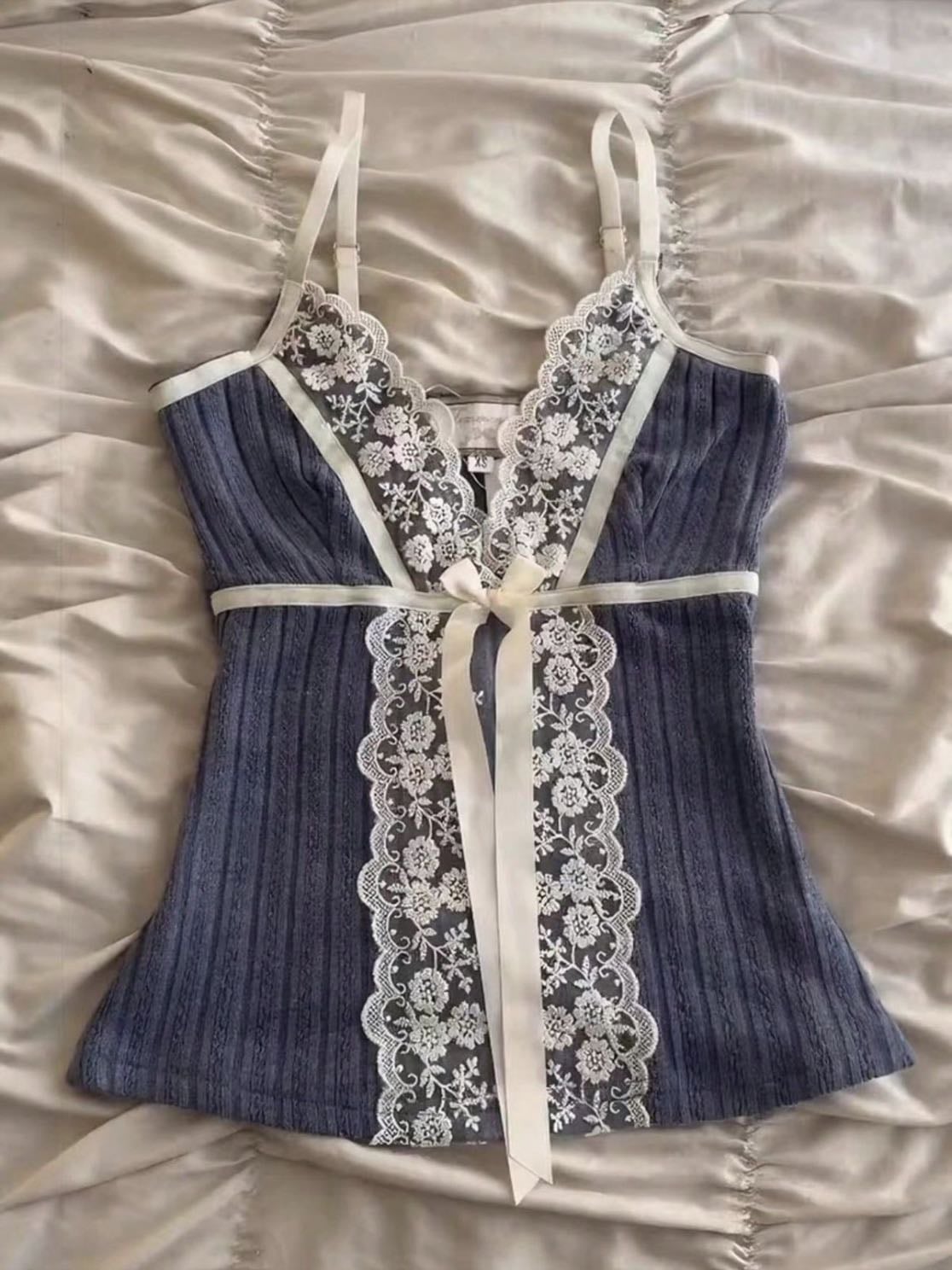 ribbed top - but i think it would look beautiful with broderie