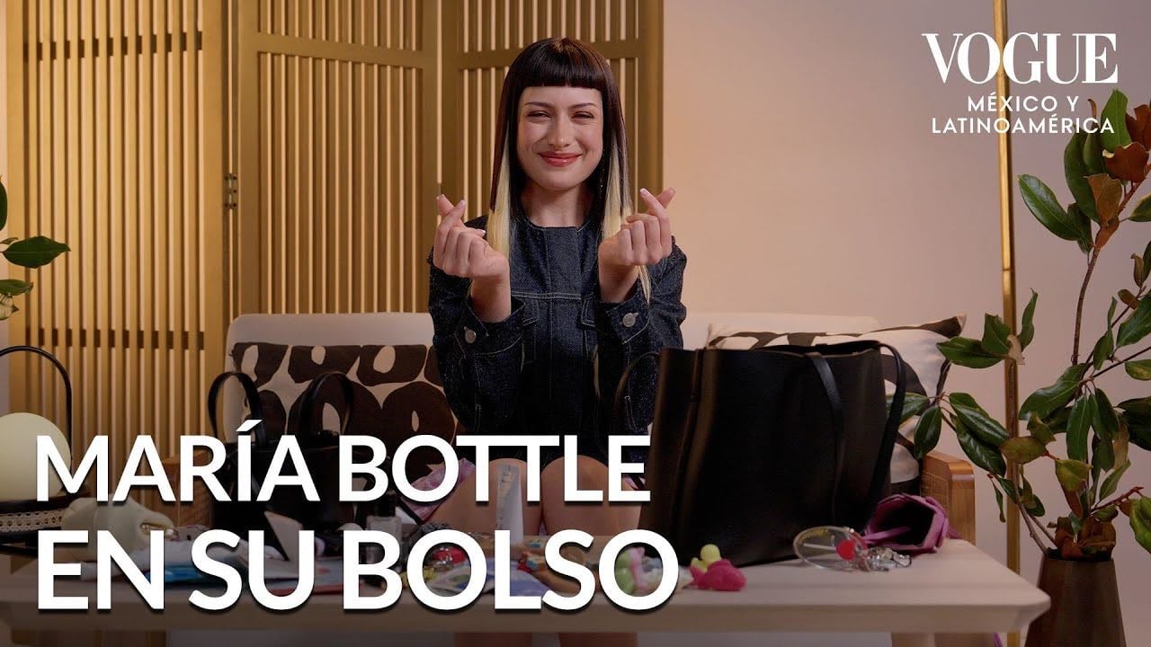 En el bolso de María Bottle | En el bolso | Vogue México y Latinoamérica - YouTube