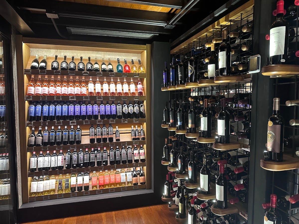TINTO Carnes & Vinos