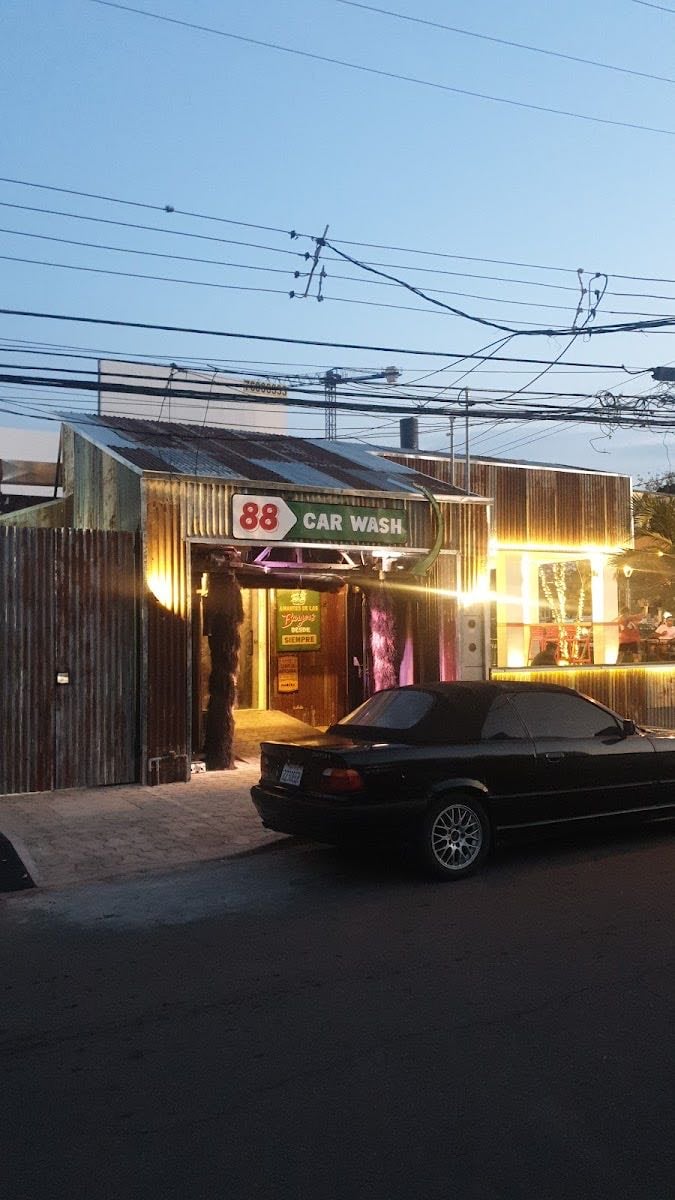 88 Burgers & Sundaes