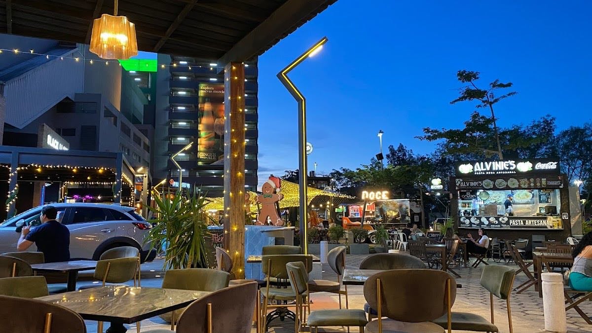 LOLA GOURMET BURGERS - LAS BRISAS