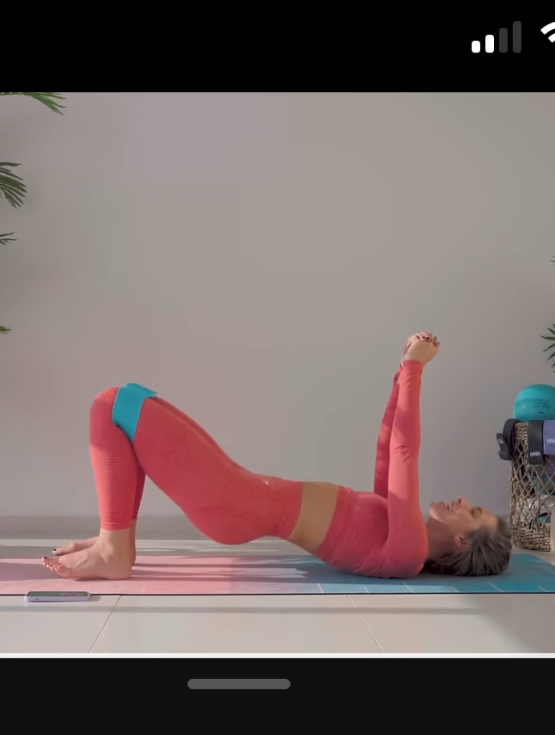 Glute bridge - Hold 30 seconds