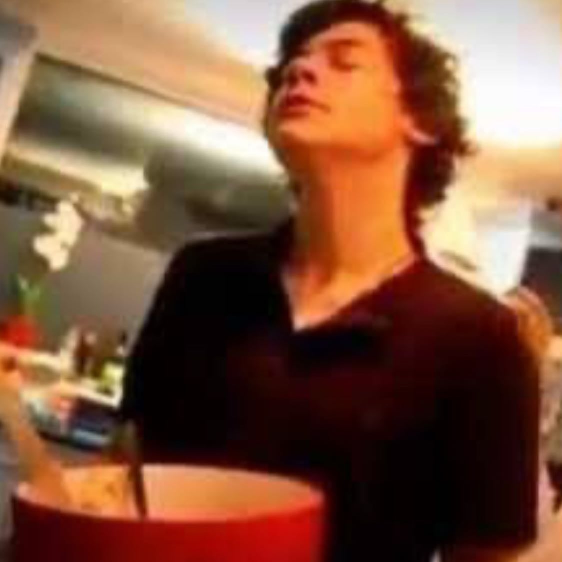 Harryyyyy - GET OUT OF MY KITCHENN