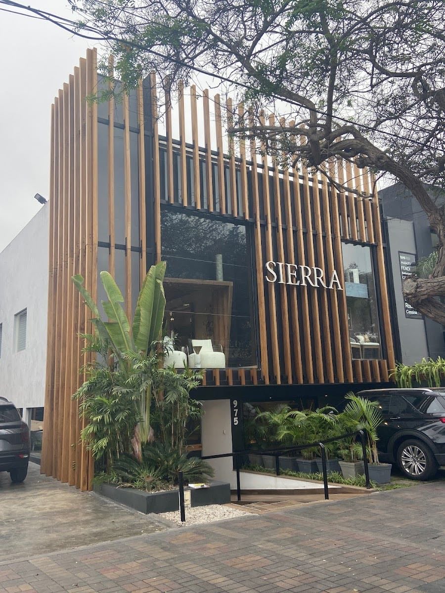 Sierra Muebles - San Isidro - Encuentra muebles y artículos como mesas, sofás y más de madera maciza.