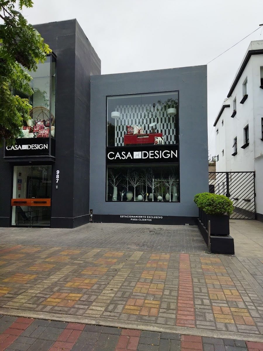 Casa Design - ofrece muebles de diseño importados de marcas exclusivas como B&B Italia y Cassina, además de luminarias, accesorios decorativos y asesoría en diseño de interiores.